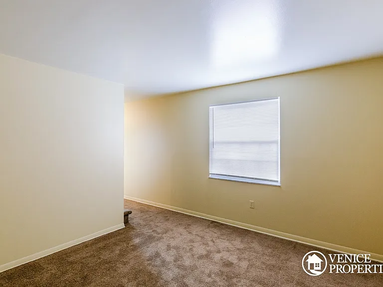 2 Bedroom On OSU Campus — Photo 4
