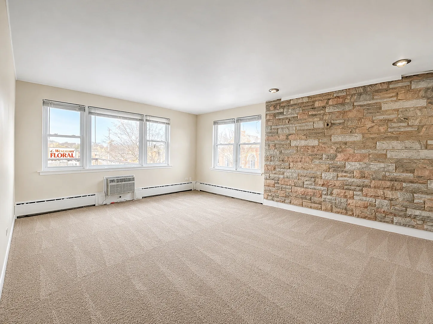116 N Cass Ave — Photo 3