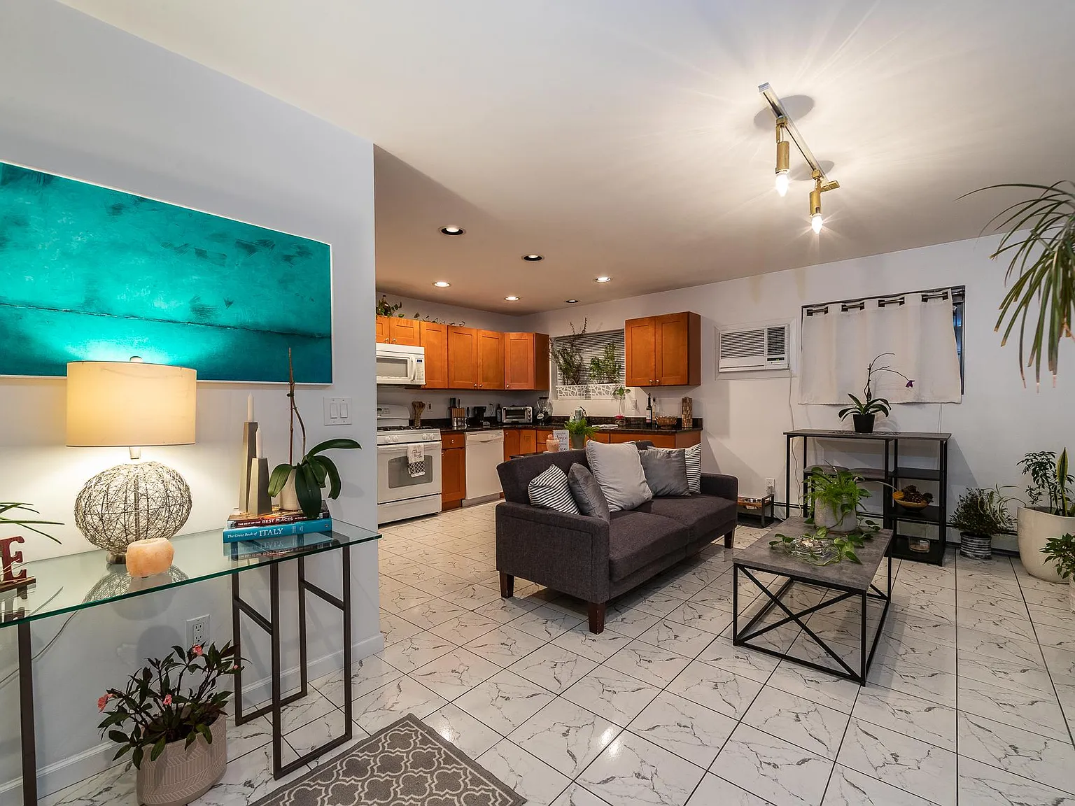 2 bed, 1250 sqft, $3,600 — Photo 3