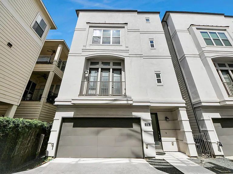 1716 Stuart St — Photo 2