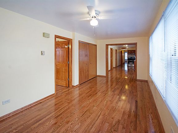 3rd image of 10712 S Avenue H