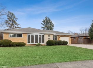 817 S Na Wa Ta Ave, Mount Prospect, IL