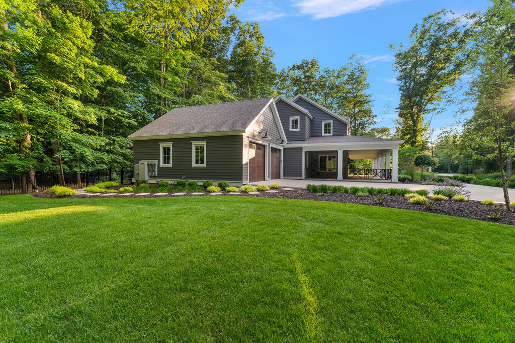 317 N Lakeshore Dr, Holland, MI - More