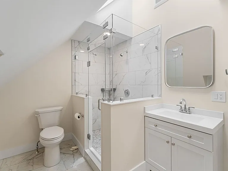 29 Sylvan St #2 — Photo 12