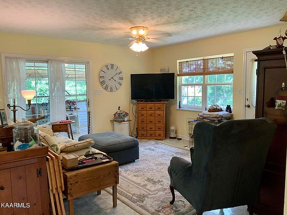 3rd image of 1487 Sunbeam Ln