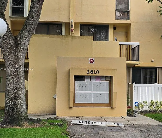 2810 SW 87th Ave #910 — Photo 2