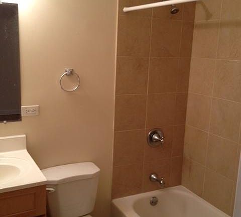 4th image of 6438 N Leavitt St APT 3S
