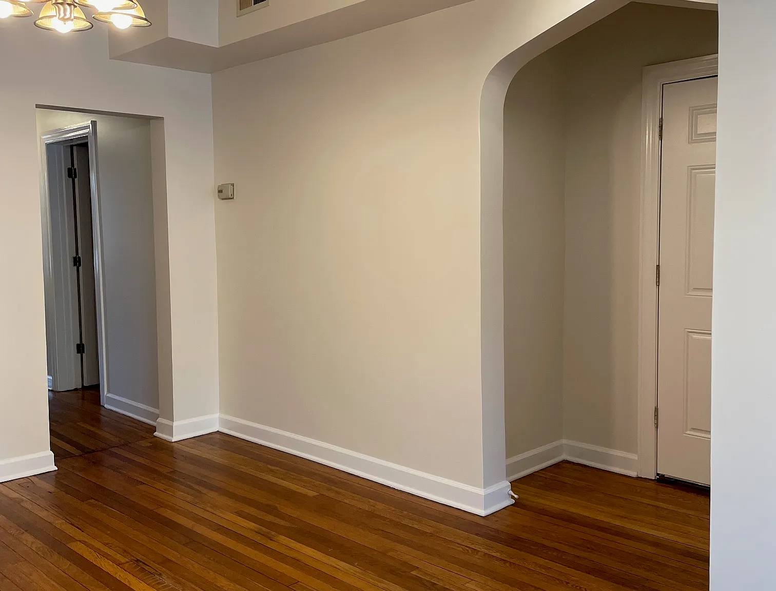 3 bed, 1200 sqft, $2,400 — Photo 3