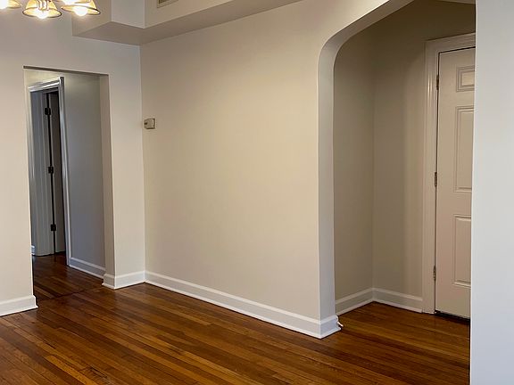 3rd image of 3406 W Walnut St #1W