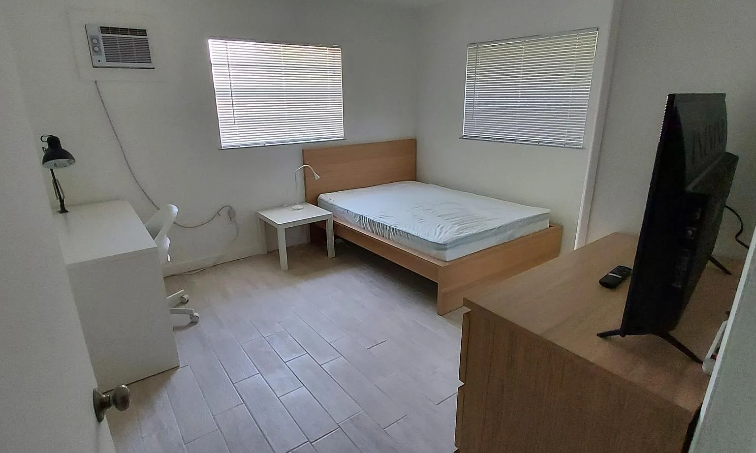 1 bed, 320 sqft, $1,400 — Photo 1