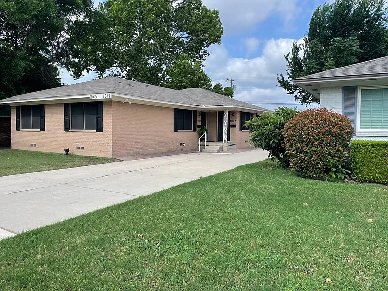 1045 Custer Rd — Photo 2
