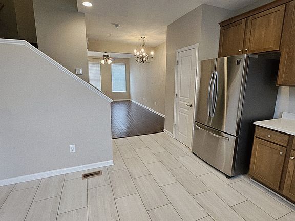 4th image of 23117 Foxglove Way