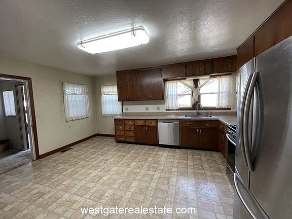 4th image of 127 Olive St #A