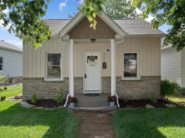 717 S 2nd St, De Soto, MO 63020