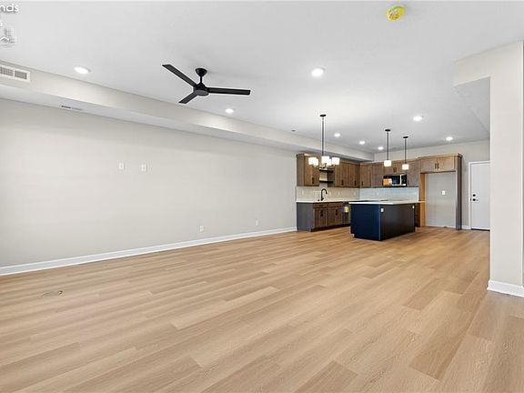 5th image of 453 Harbor Ln