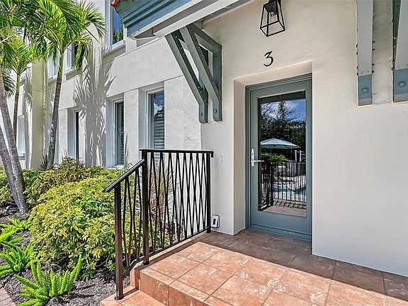 2nd image of 1685 LAUREL STREET #3