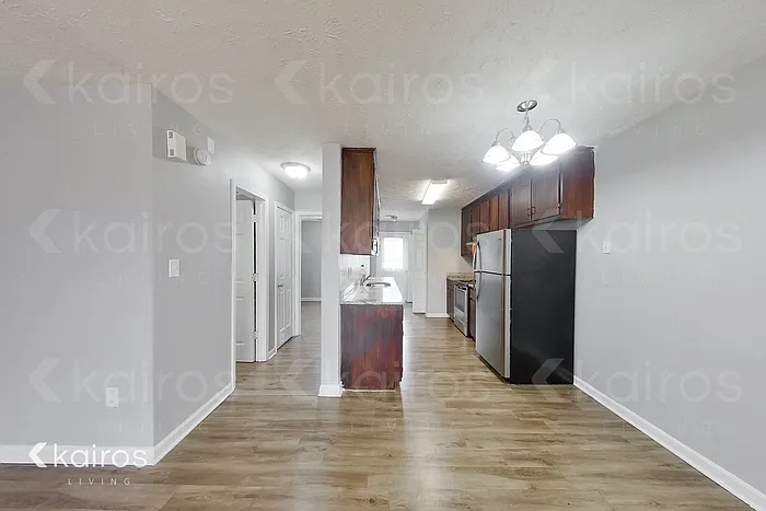 3 bed, 2.0 bath, 1307 sqft, $1,645 — Photo 3