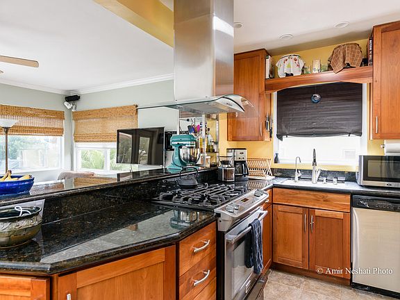 5th image of 4580 Point Loma Ave #82