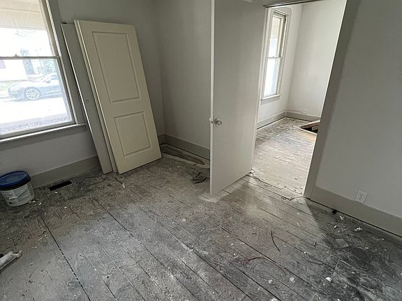5th image of 66 E Regent St