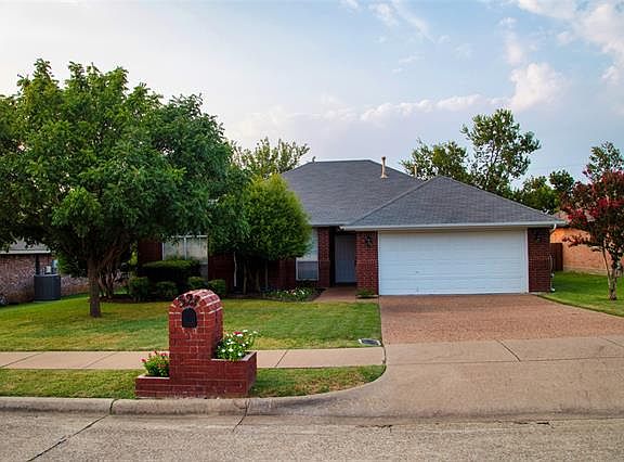 2nd image of 521 Carl Ct