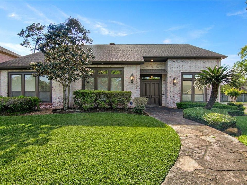 1st image of 30 Bellchase Gardens Dr