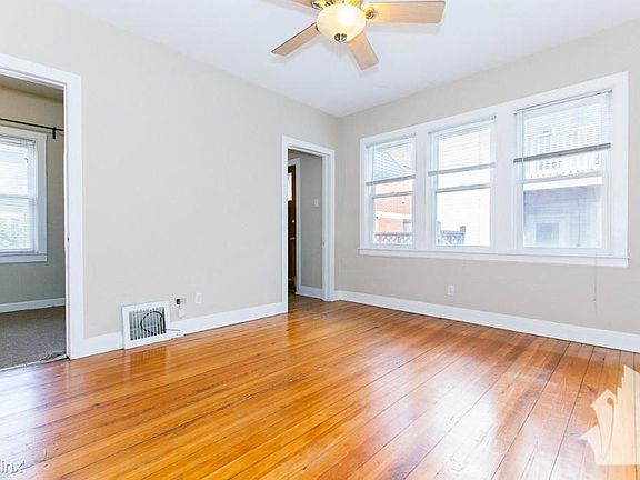 5th image of 1743 W Barry Ave #Coach