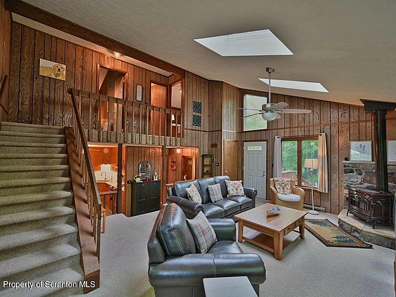 5th image of 150 Mountainside Dr