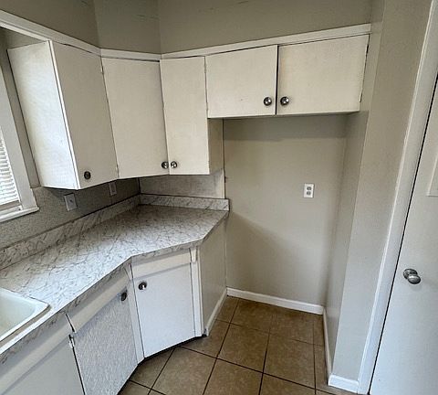5th image of 3060 Linda Dr
