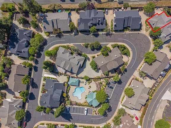 3rd image of 281 Fieldstone Dr