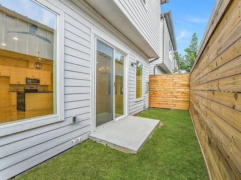 5906 Saint Augustine St #C — Photo 30