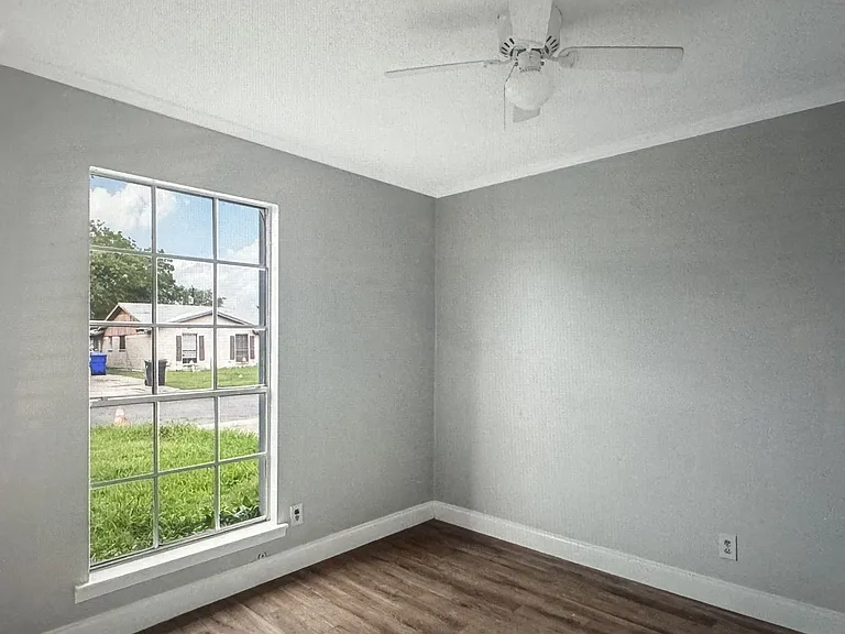 928 Duty Ave — Photo 7