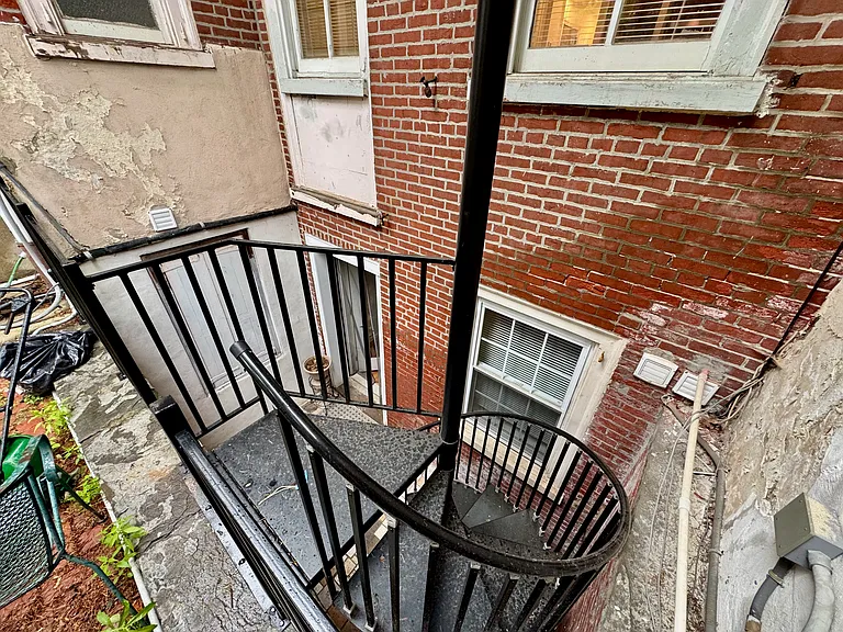 318 Bainbridge St #B — Photo 22
