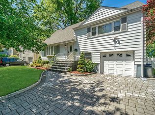 239 Voorhees St, Teaneck, NJ 07666