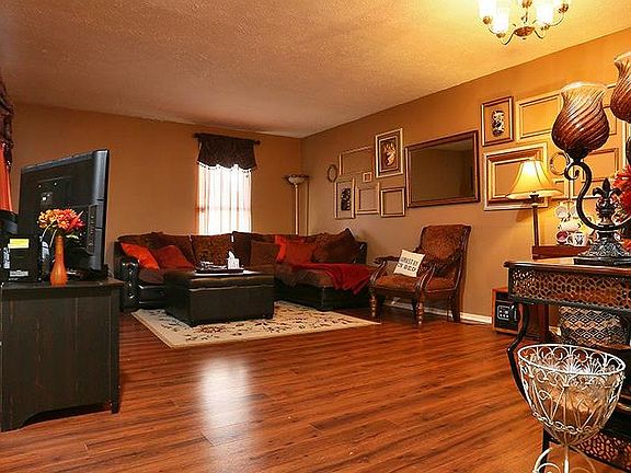 3rd image of 517 Amquiwood Ct