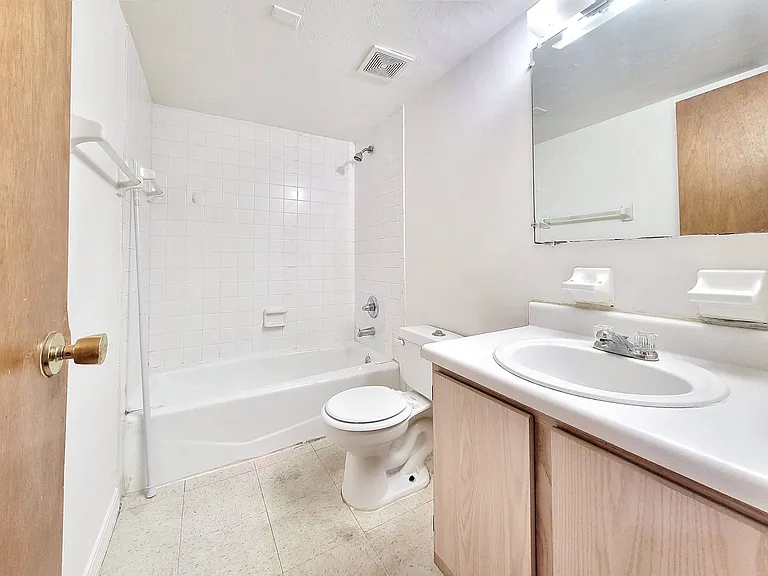 2360 SW Archer Rd #505 — Photo 14