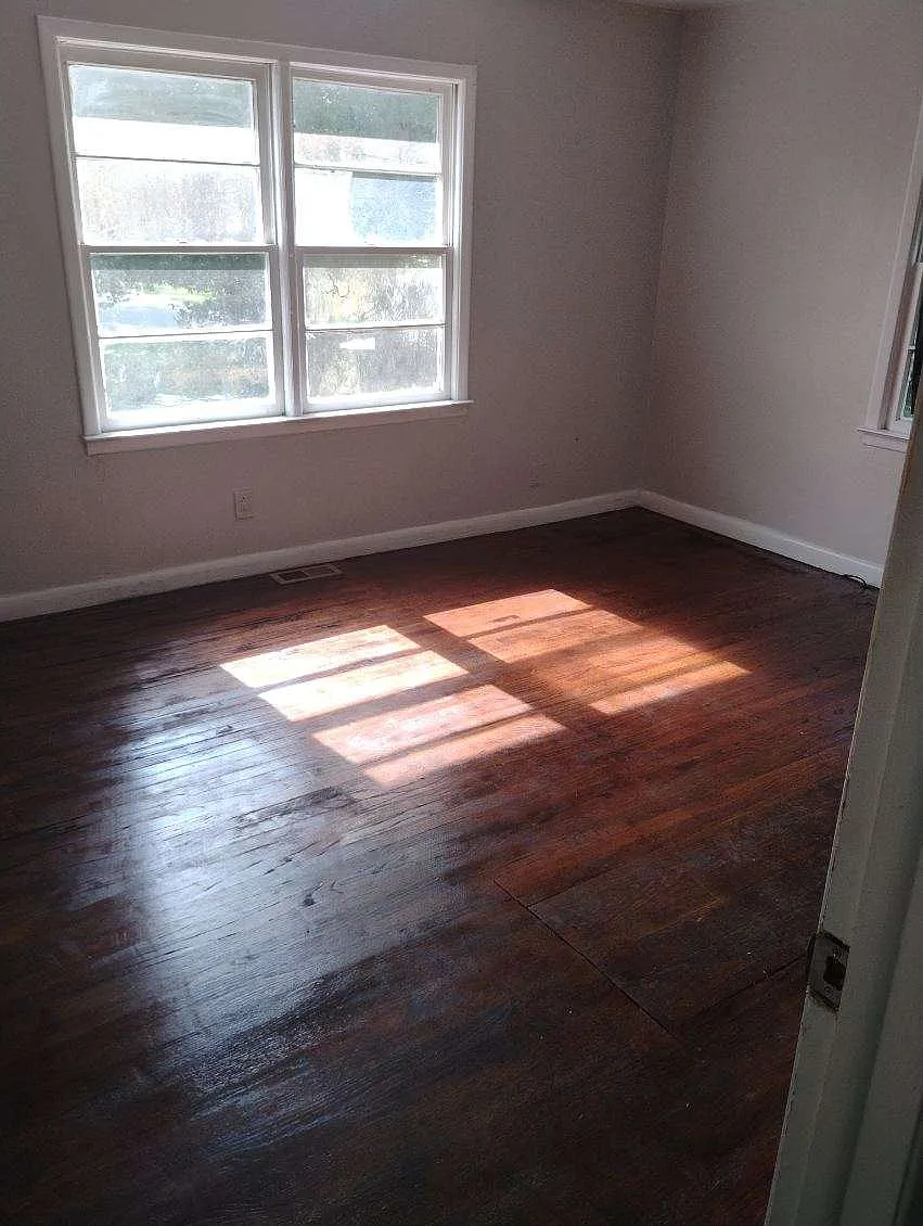 5 bed, 1.5 bath, 2394 sqft, $1,650 — Photo 4