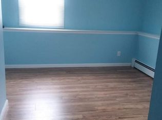 20 Tulip Grove Dr, Lake Grove, NY 11755