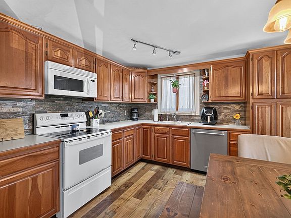 3rd image of 55 Irving St