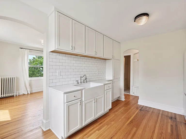 613 Wayzata Blvd E — Photo 33