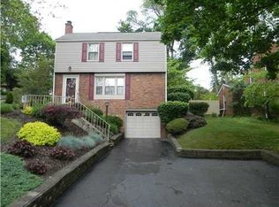 357 Constitution Dr, Pittsburgh, PA 15236