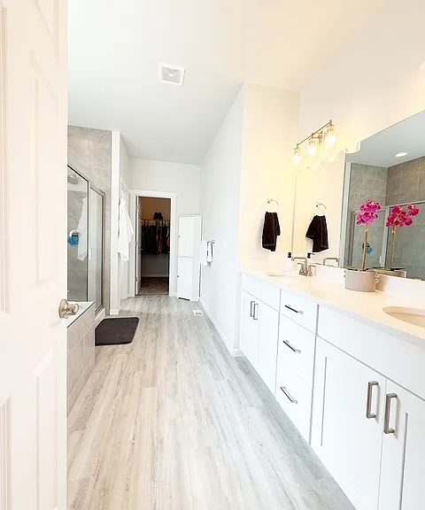 740 SE Nordmann Loop — Photo 37