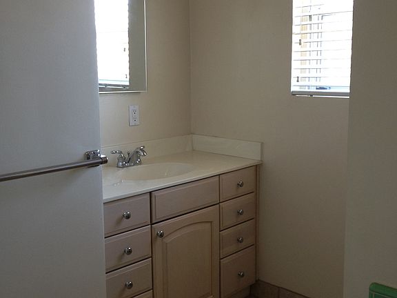 5th image of 2427 E Avalon Dr
