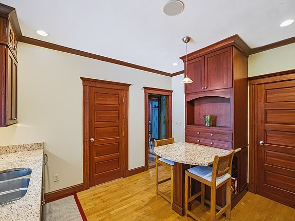 5th image of 52 Vane St