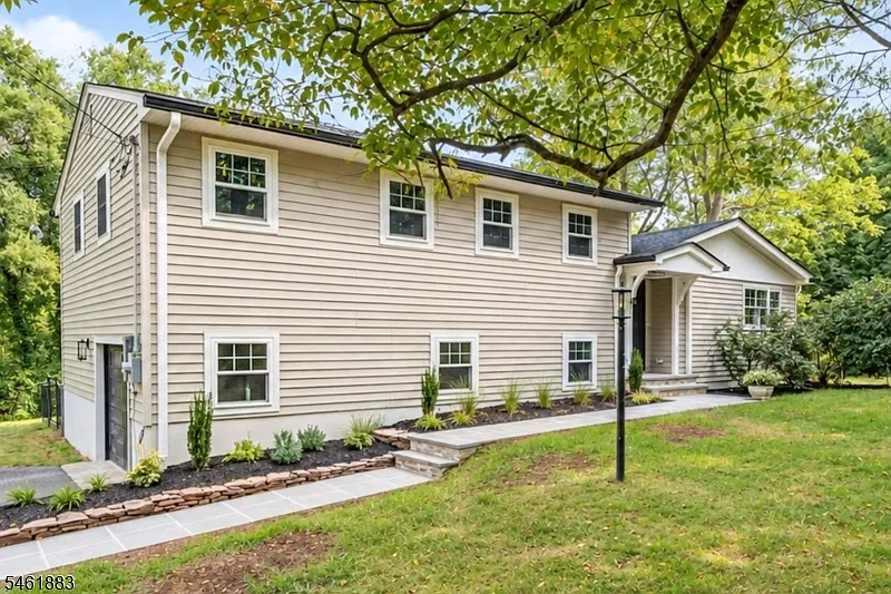 3 bed, 2.0 bath, $4,950 — Photo 2