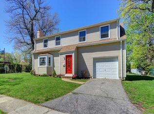 46 Plymouth Rd, Great Neck, NY 11023