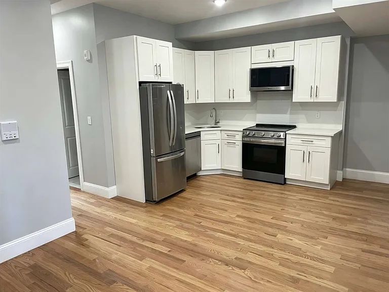 84 Chelsea St #1 — Photo 8