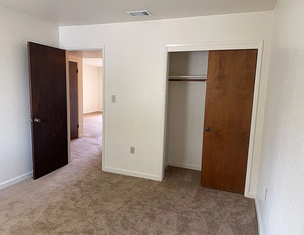 2 bed, 1.0 bath, 909 sqft, $1,900 — Photo 3