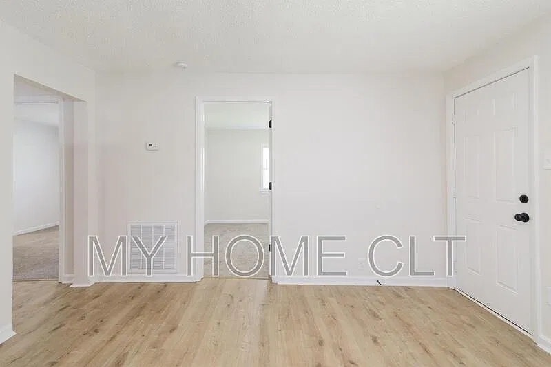 2 bed, 1.0 bath, 616 sqft, $975 — Photo 2