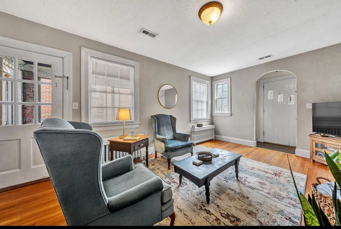 1525 Brandon Ave SW — Photo 4