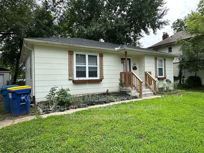 3 bed, 2.0 bath, 1098 sqft, $1,625 — Photo 2